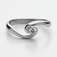 Anello solitario con diamante "Sinuoso"